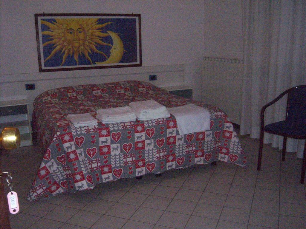 Nuovo Hotel Tripoli Settimo Vittone Zimmer foto