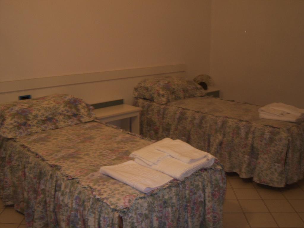 Nuovo Hotel Tripoli Settimo Vittone Zimmer foto